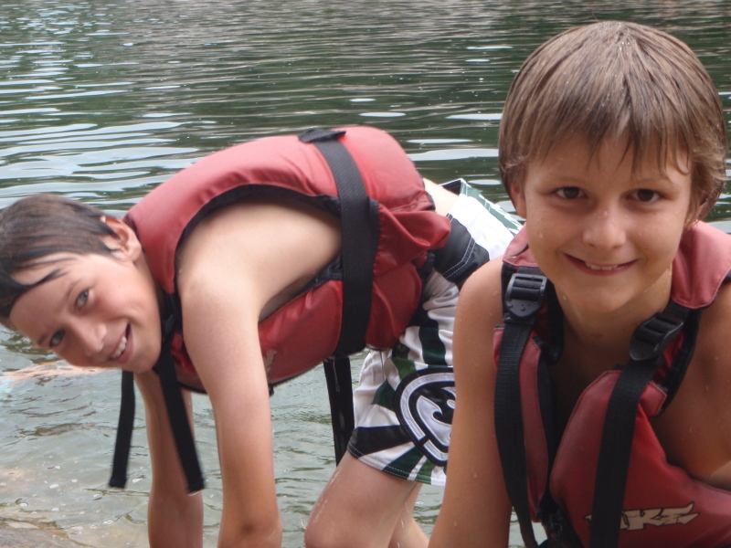 Village Camps International Summer Camp Ard&egrave;che, France 2019-07-26 https://www.villagecamps.com/journals_admin/images/8-1-Leo and Mael.jpg